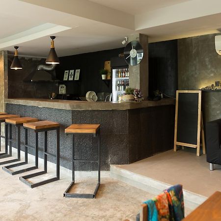 Revolution Hostel Asoke Bangkok Eksteriør bilde
