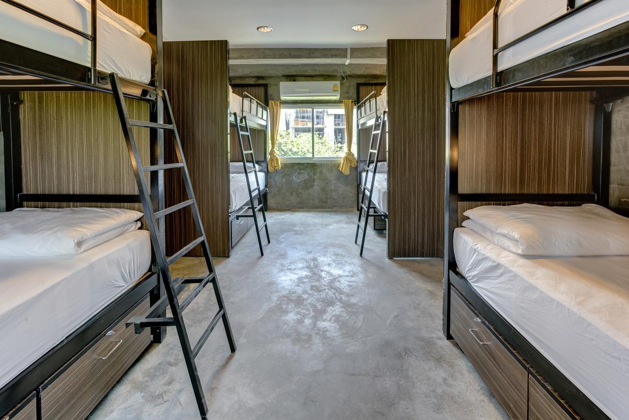 Revolution Hostel Asoke Bangkok Eksteriør bilde