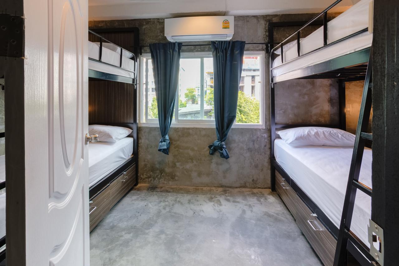 Revolution Hostel Asoke Bangkok Eksteriør bilde