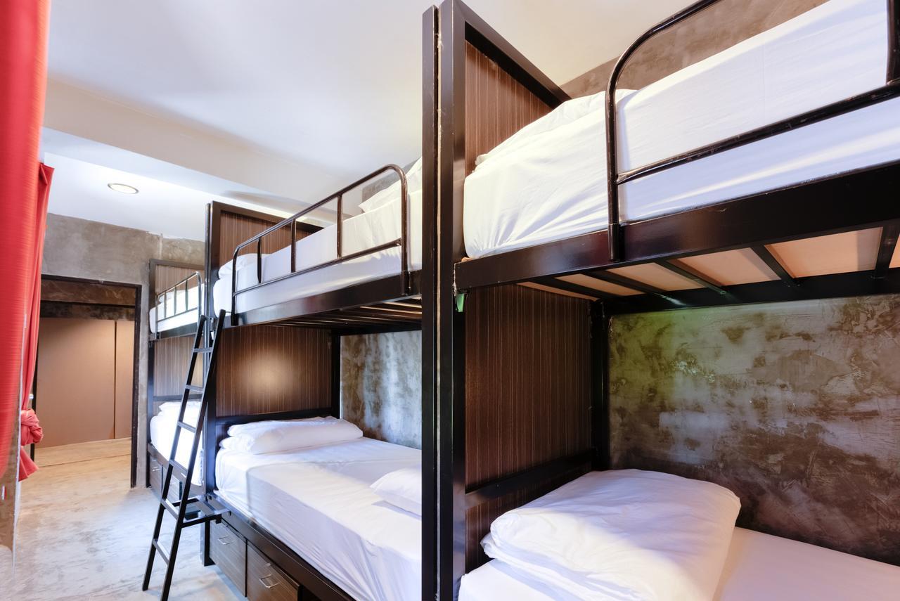 Revolution Hostel Asoke Bangkok Eksteriør bilde