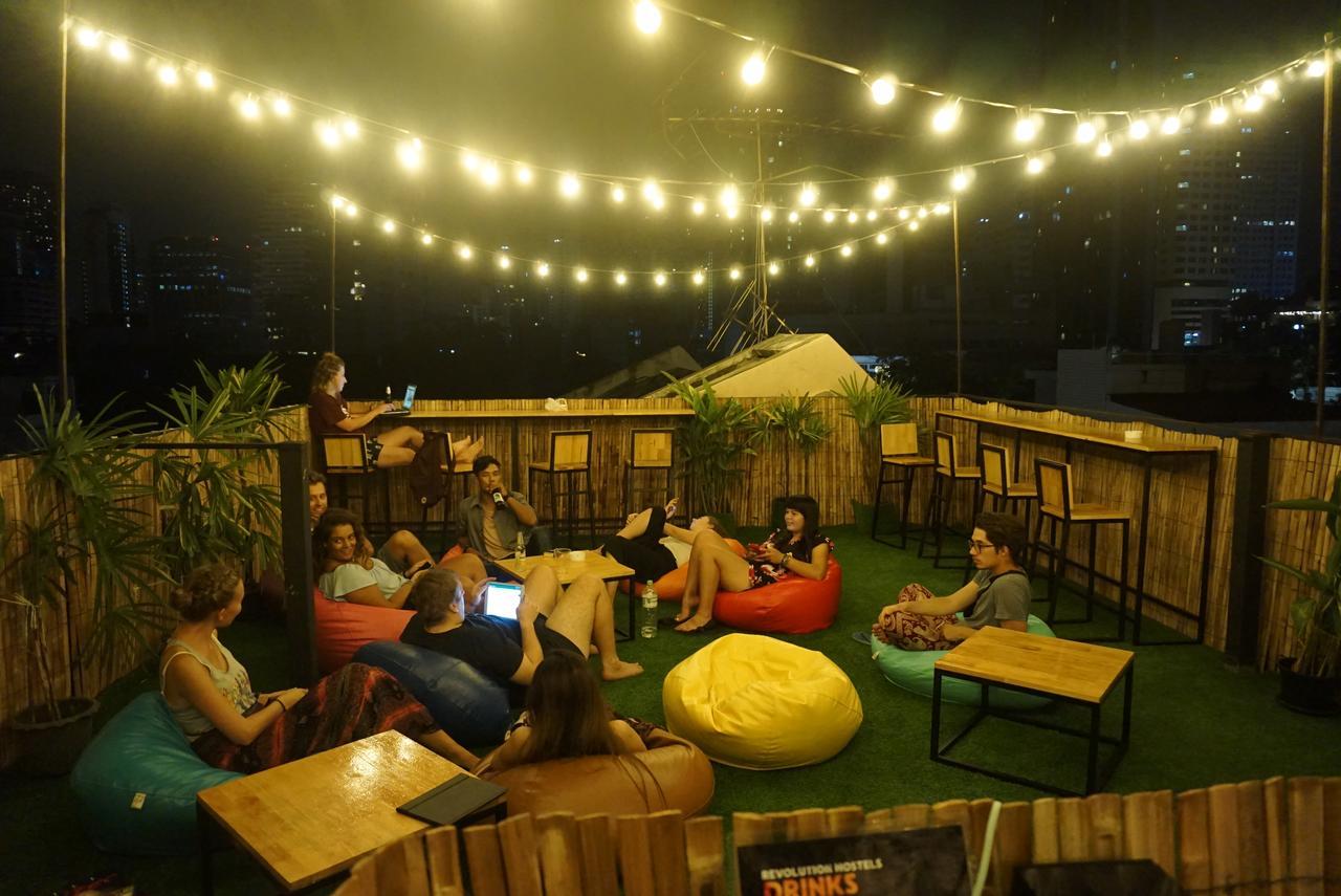 Revolution Hostel Asoke Bangkok Eksteriør bilde